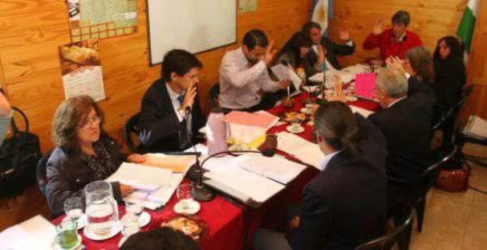 Aprueban cambiar la traza de una ruta para asfaltarla