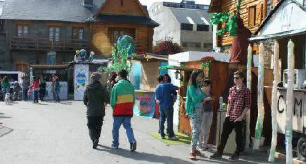 Los stands le dan color al Centro Cívico
