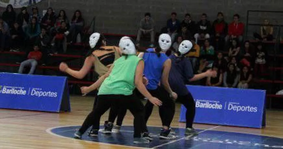 Estudiantes brillaron en la competencia de coreografías