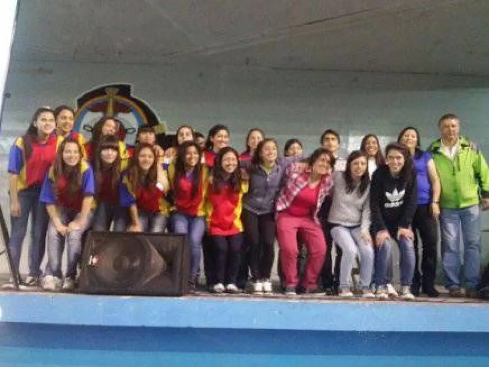 Gestionan viaje para liga de fútbol femenino