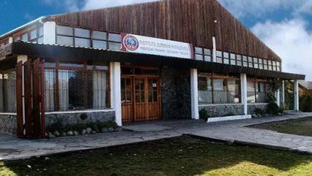 Entraron a un colegio con una escalera y robaron 4 mil pesos