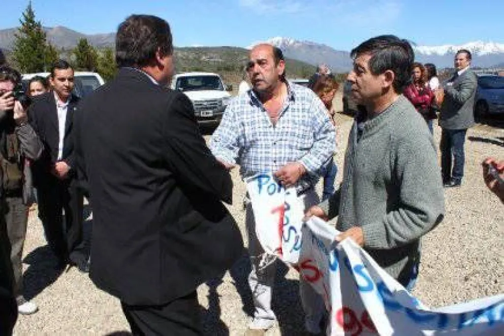 "Estafados" por Kopprio piden al Gobernador que "intervenga"