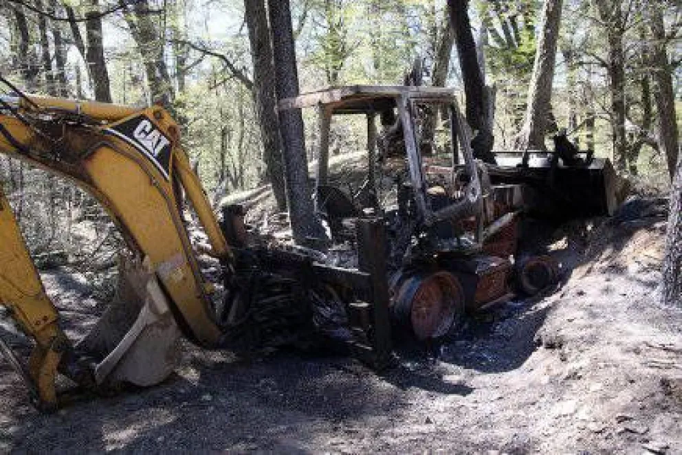 Un grupo armado incendió el refugio Neumeyer