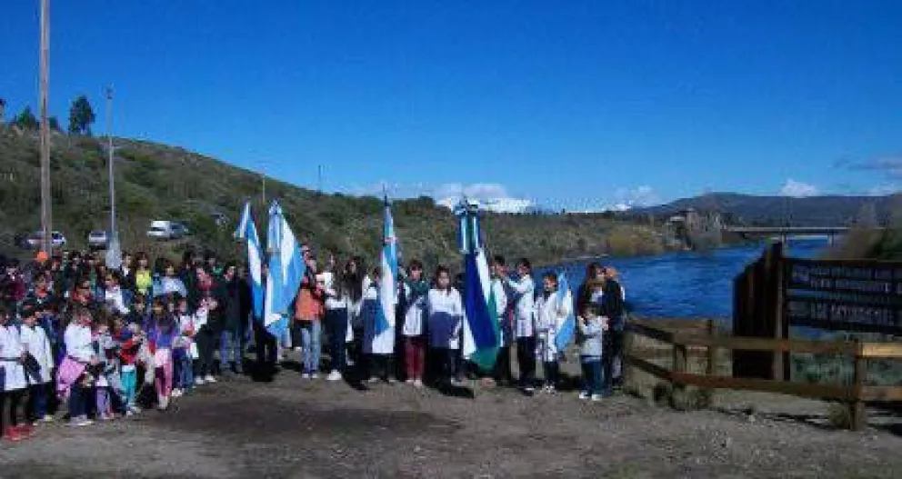 Dina Huapi abrazó el Limay