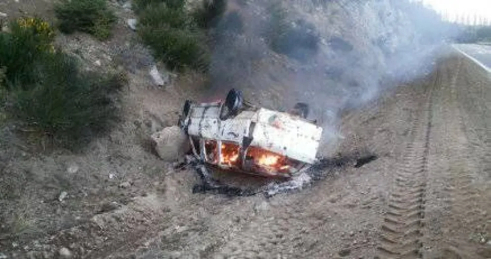 Barilochenses volcaron y lograron escapar del fuego