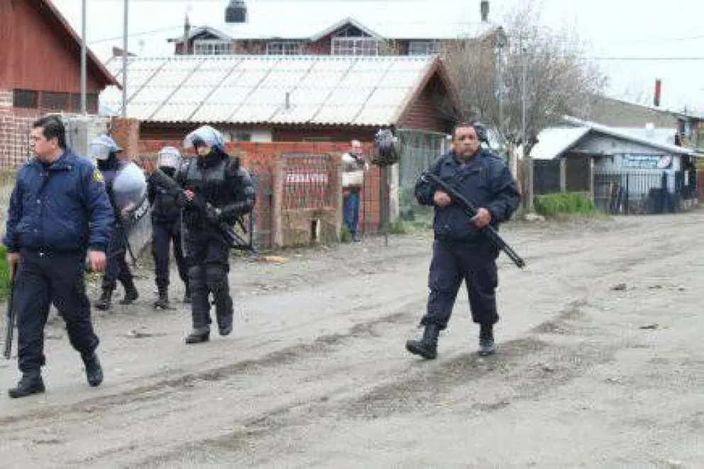 Enfrentamientos entre una patota y la policía
