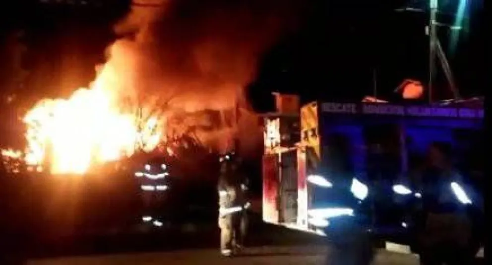 Se incendió un polémico galpón en Dina Huapi