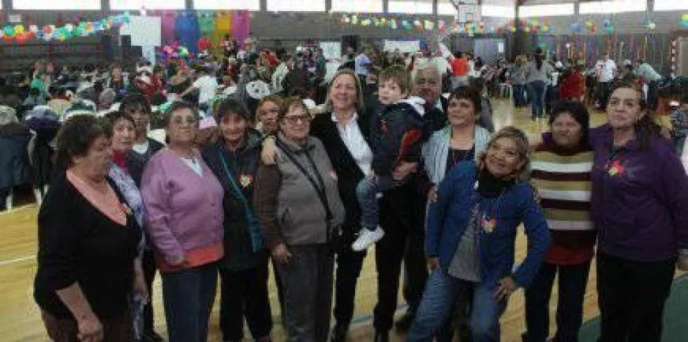 Adultos mayores festejaron la llegada de la primavera