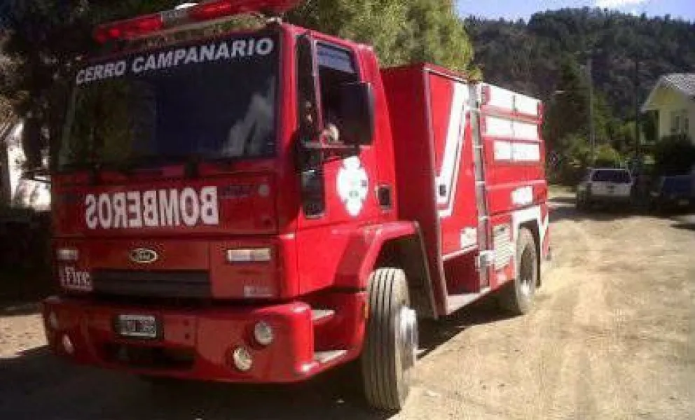 Tres heridos tras el vuelco de una combi