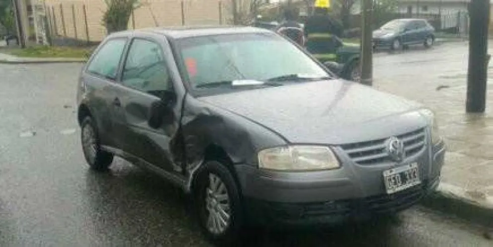 Choque entre un auto y una camioneta