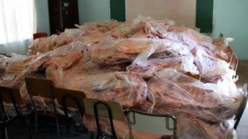 Secuestran 1730 kilos de carne que intentaban ingresar ilegalmente a Bariloche