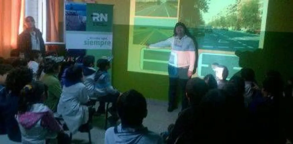Dictan charlas sobre seguridad vial en escuelas primarias