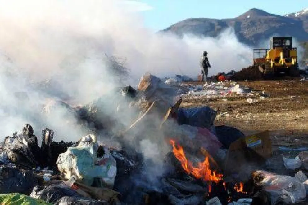 Sería intencional el incendio en el vertedero