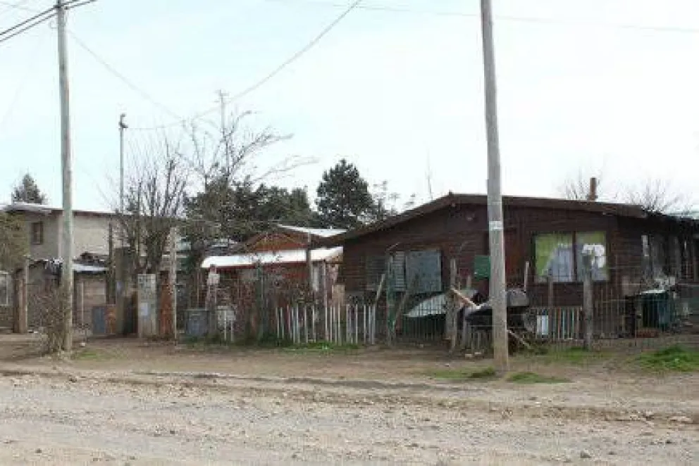 Balean una casa y matan a un joven