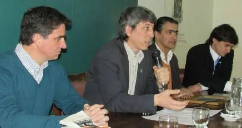 Respaldo al desarrollo científico y críticas a Macri