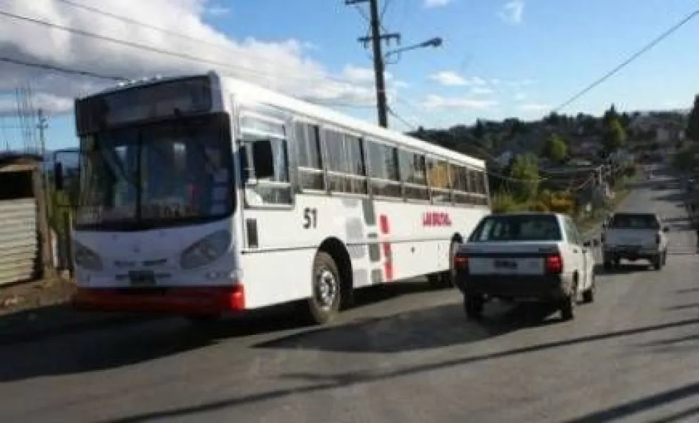 Colectivos no ingresan al Arrayanes durante la noche 