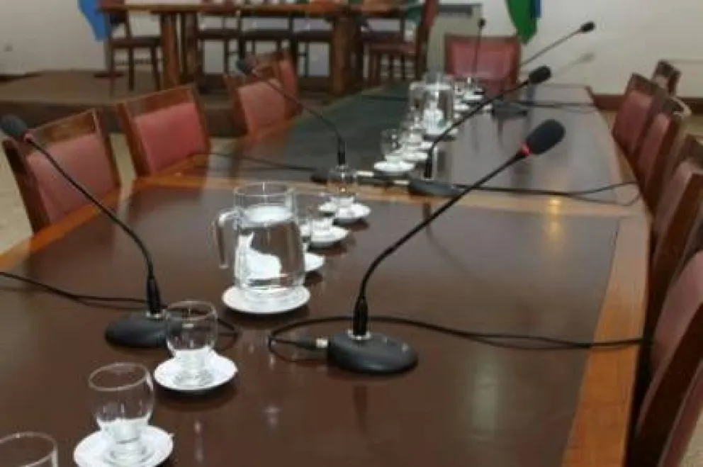 Faltaron cuatro ediles y suspenden la sesión extraordinaria del Concejo