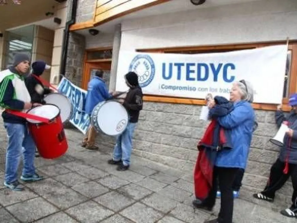 Trabajadores de clubes y entidades se suman al paro 