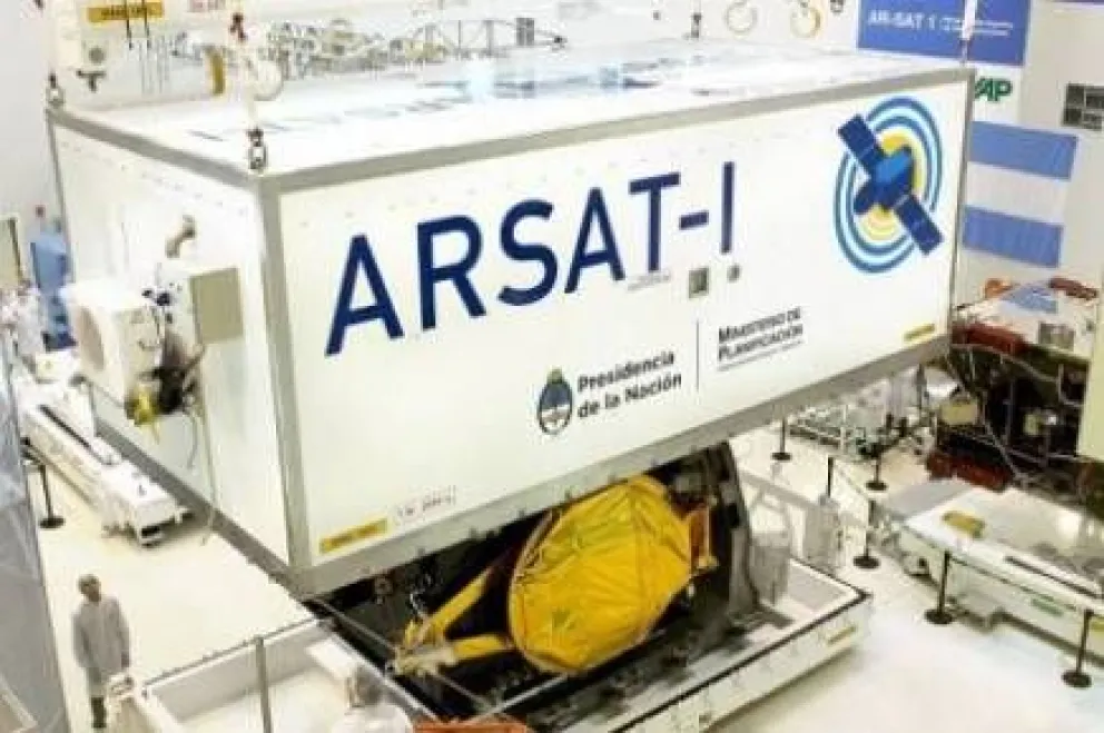 ARSAT-1 ya está en el contenedor que lo transportará para su lanzamiento 