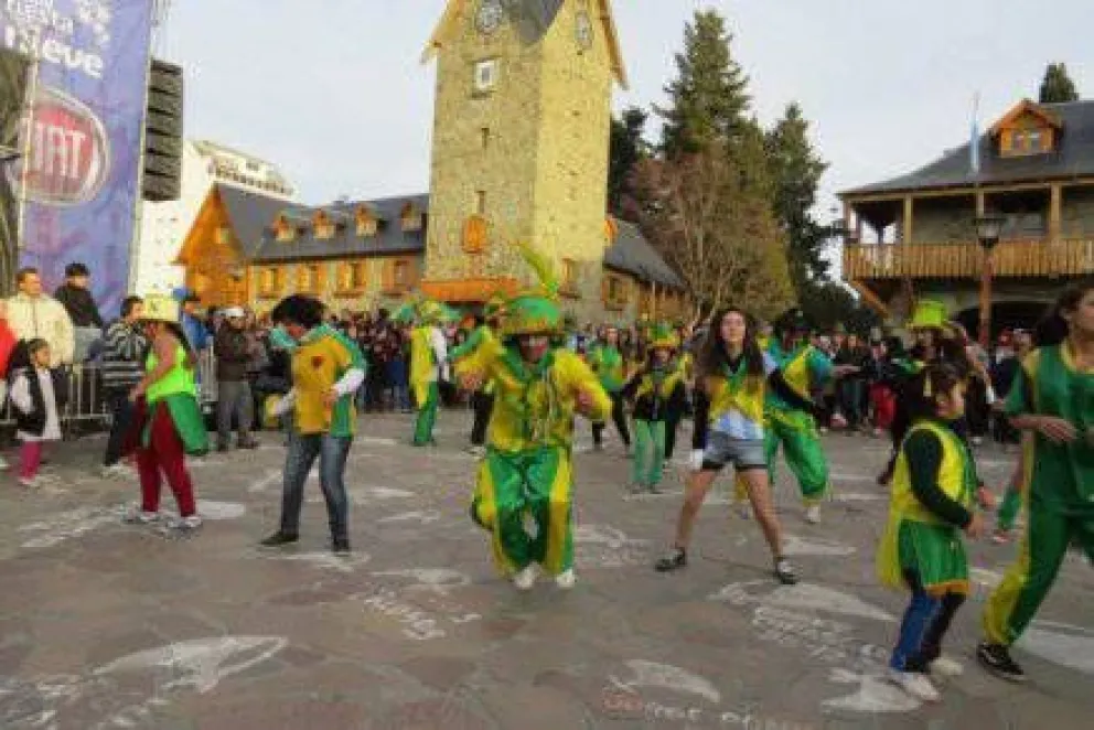 A todo folklore cerró la noche de viernes de la Fiesta Nacional de la Nieve