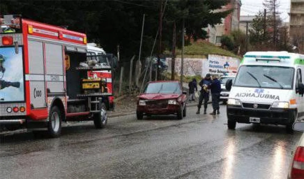 Fuerte choque vehicular dejó a una niña herida