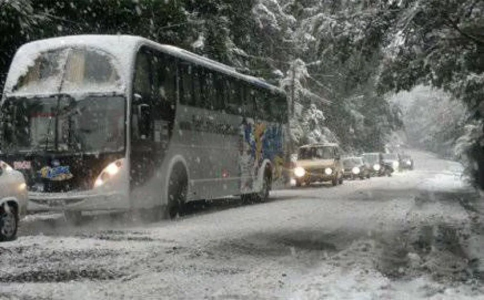 La nieve provocó accidentes vehiculares y cortes de luz en el oeste 