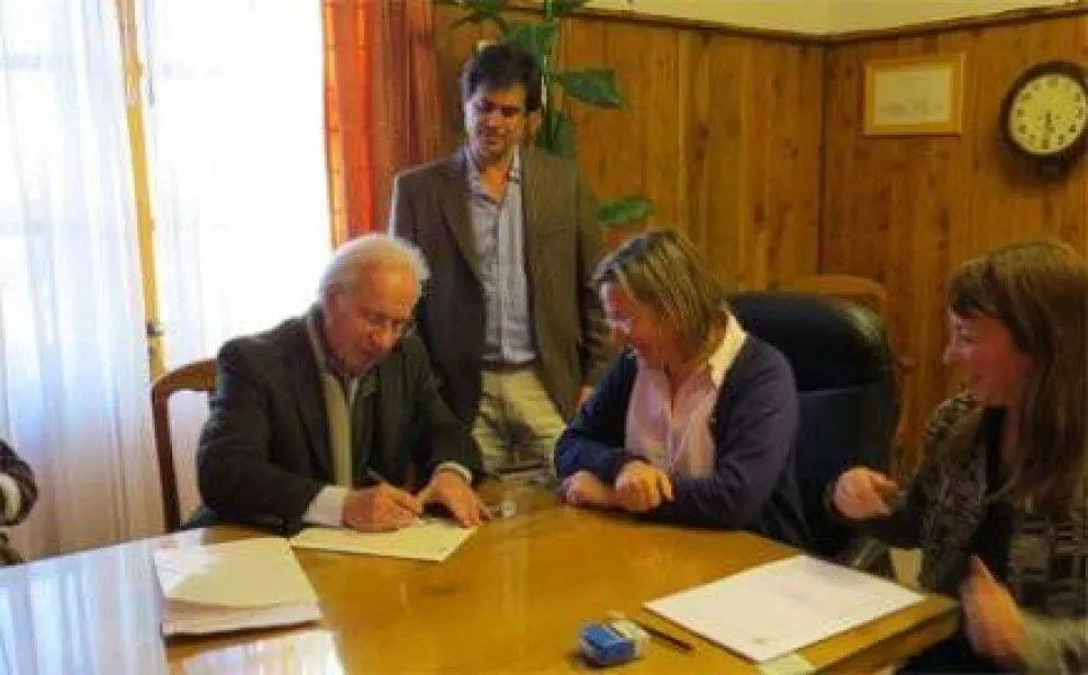 Municipio firmó escritura de las 35 hectáreas de Altos del Este