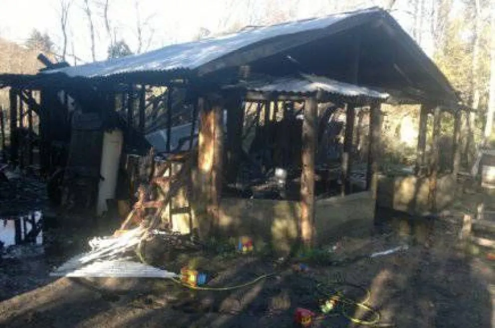 Tres niños salvaron su vida en el incendio de una vivienda