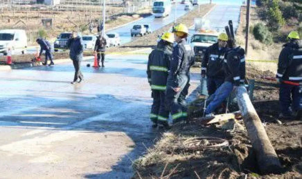 Un operario de la CEB muerto y otros cuatro heridos por la caída de un poste