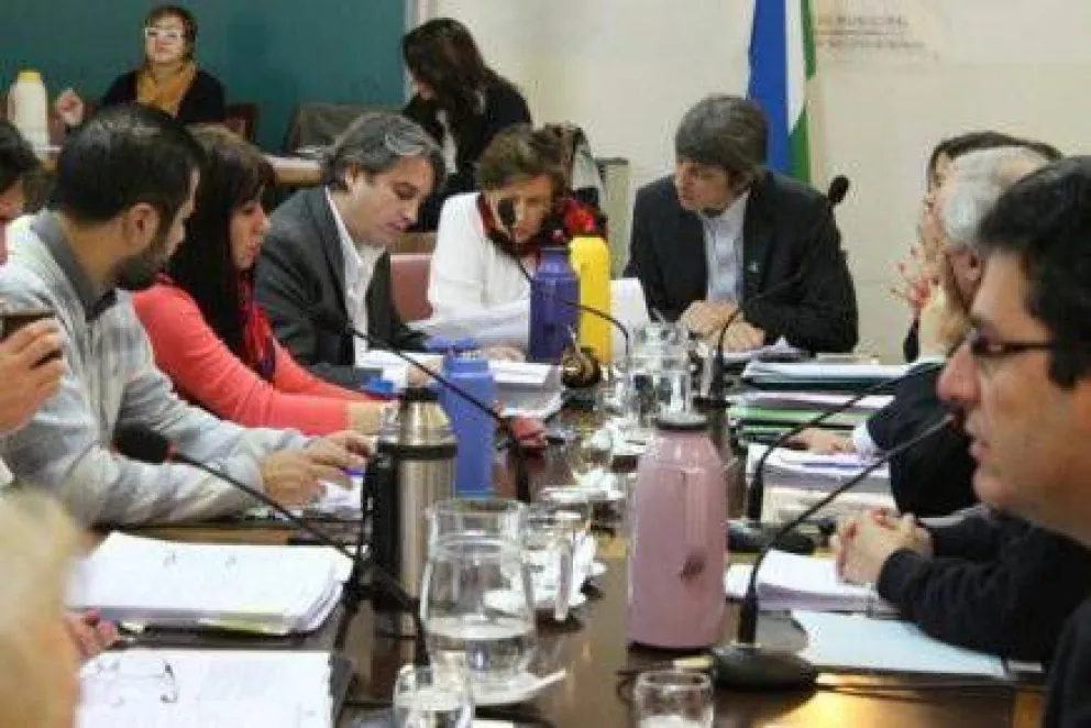 Concejales piden explicaciones a la CEB por el aumento de la tarifa