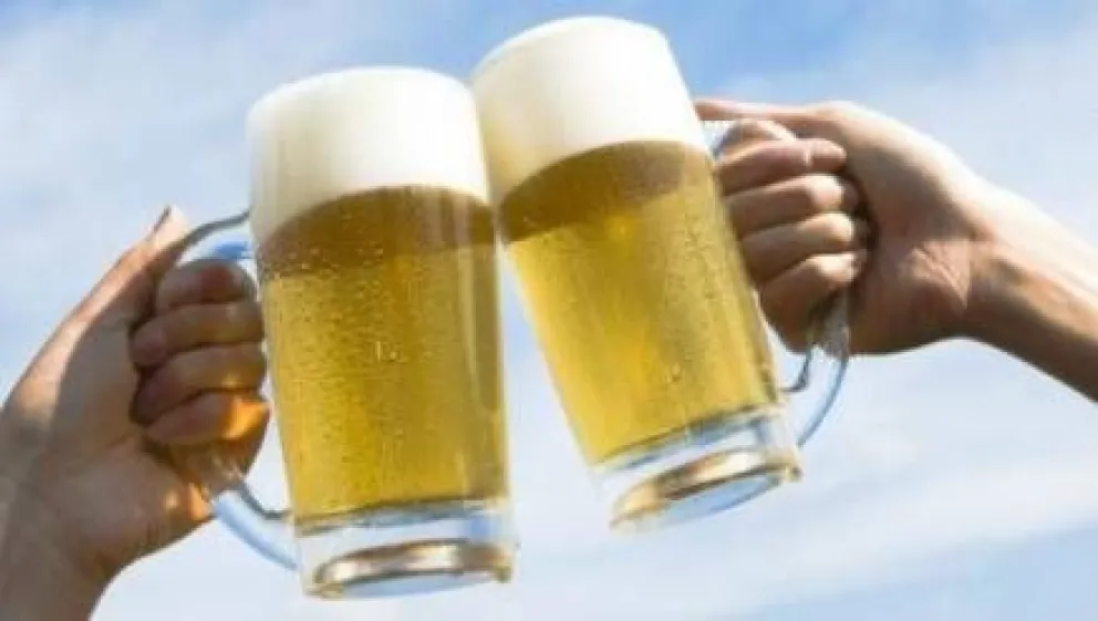 La mayoría prefiere pasar el Día del Amigo en casas y con cerveza