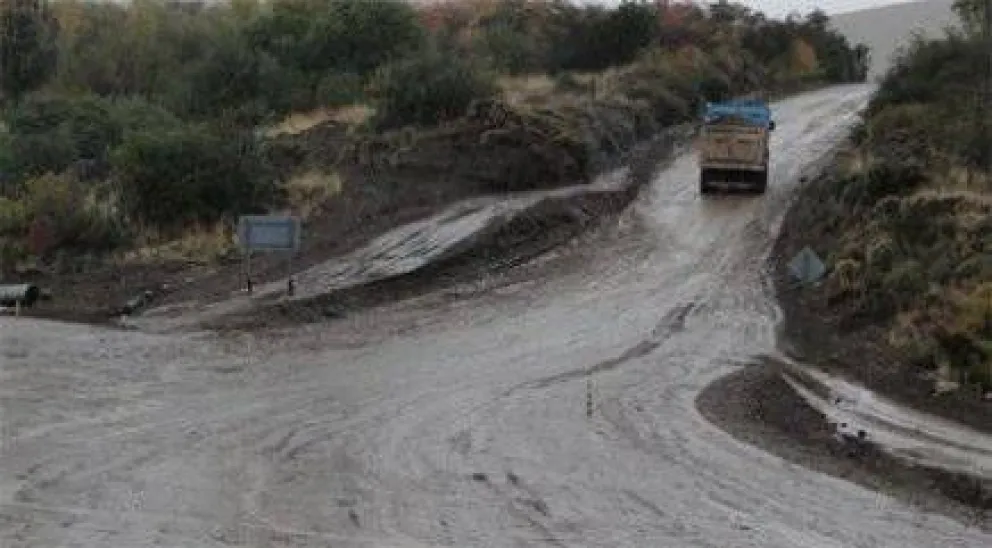 Bancos de neblina y hielo sobre rutas cordilleranas 