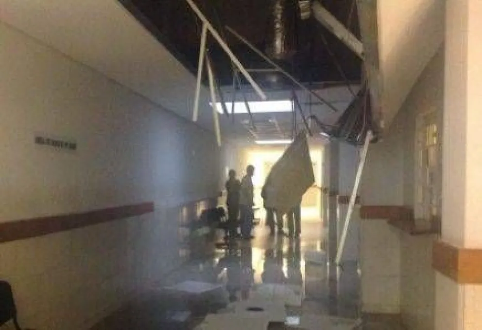 Se derrumbó parte del cielorraso del Hospital Zonal
