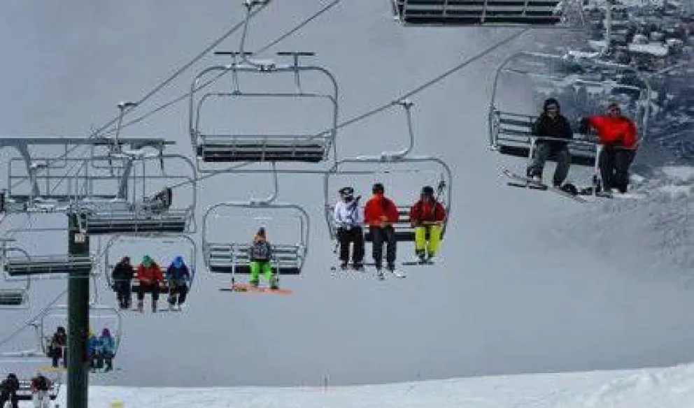 Catedral se cubrió de nieve y espera por la fiesta de apertura