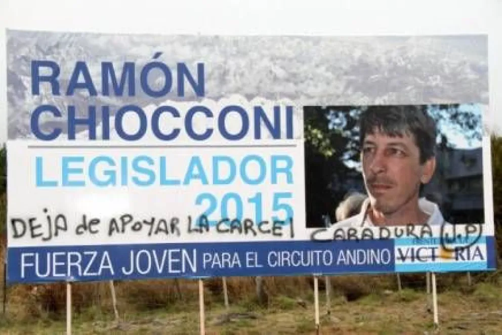 Chiocconi pidió que retiren el cartel que lo candidatea como legislador en 2015