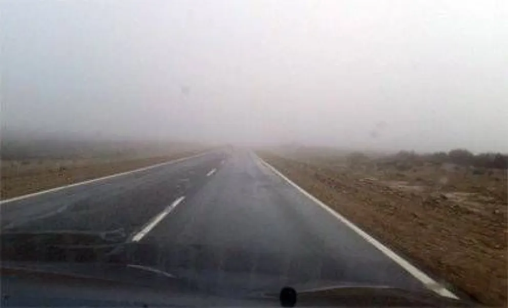 Densa niebla y hielo en las rutas de la zona cordillerana