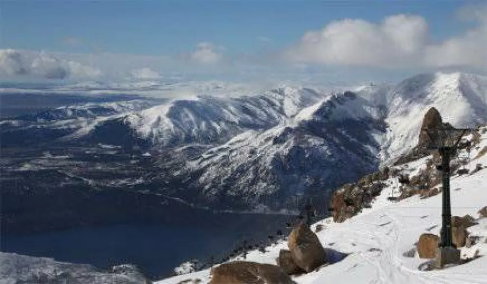 Habilitan nuevos medios y pistas para esquí en el cerro Catedral