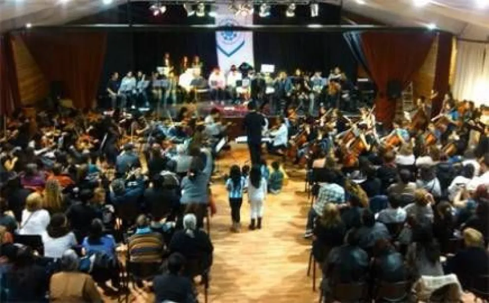 Orquesta del Bicentenario compartirá escenario con Jazmín de Luna