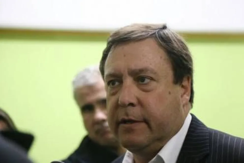 Weretilneck reclamó "hacer menos política y gremialismo" en el Hospital