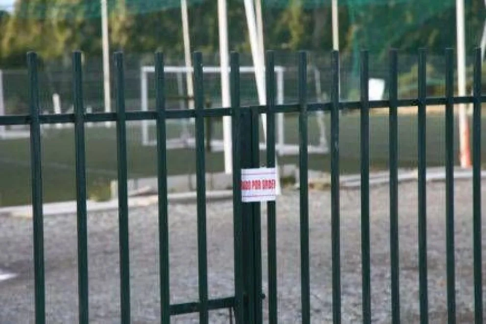 Nuevo revés al intento de canchas de fútbol Villa Verde por levantar la clausura