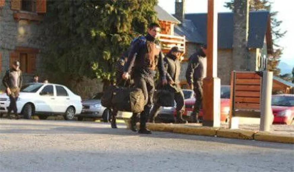 Llegan a Bariloche refuerzos policiales para la temporada de invierno