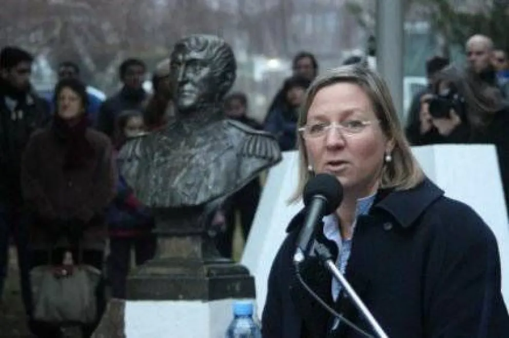 Acto Día de la Bandera: Martini aludió a los fondos buitre y los artesanos 