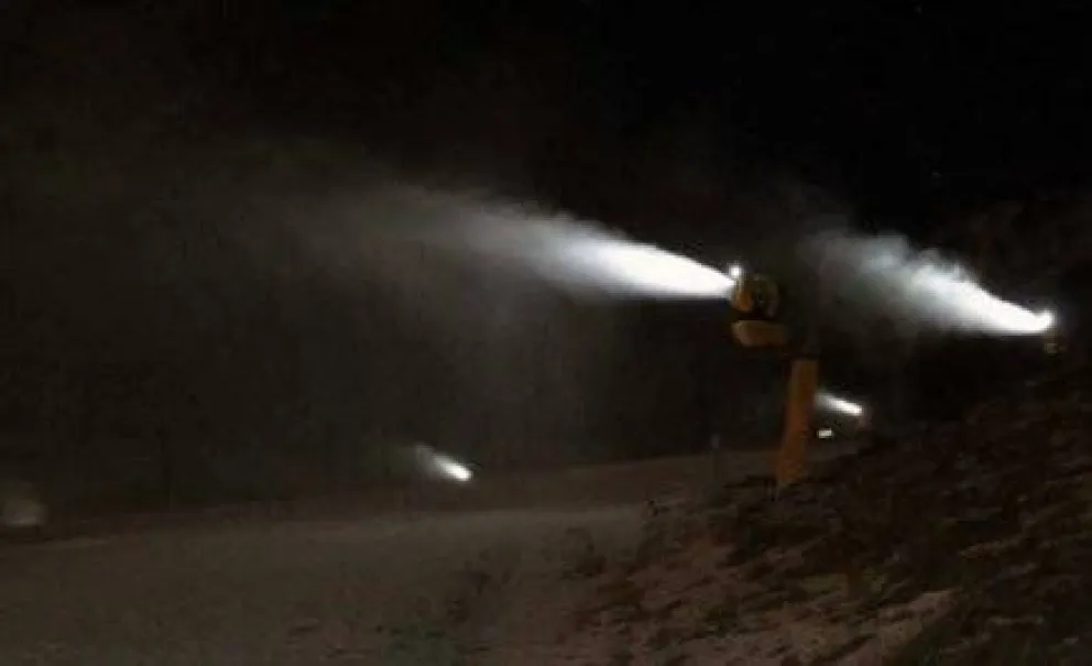 CAPSA puso en marcha la fabricación de nieve en la base
