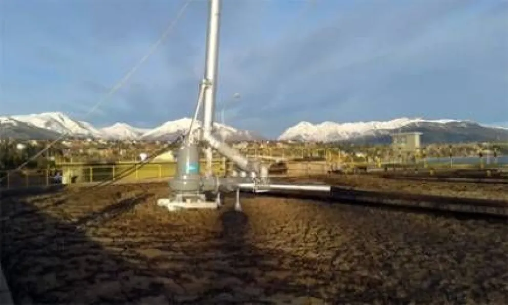 La CEB instaló nuevos "aireadores" en la Planta Depuradora