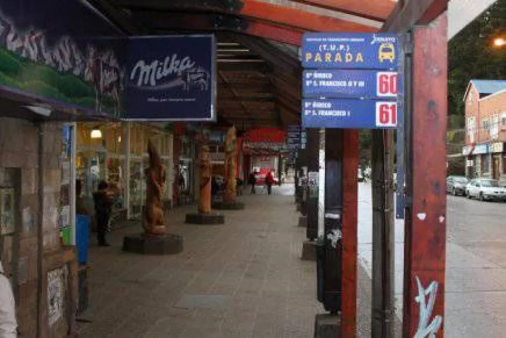 Paro en Tres de Mayo deja sin transporte a miles de pasajeros