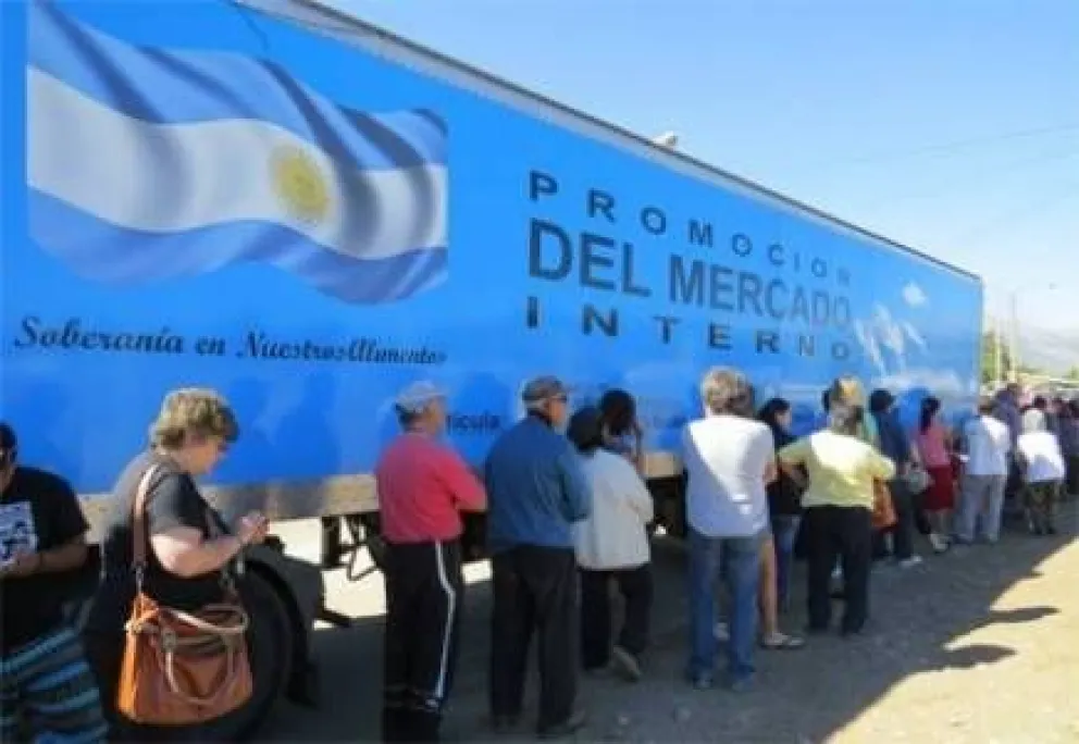 Reanudan venta de pescado a precios populares