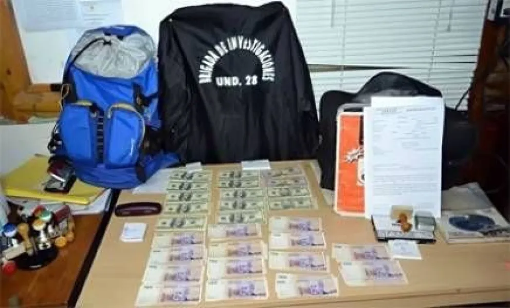 Policías recuperan más de 100 mil pesos en efectivo durante allanamiento