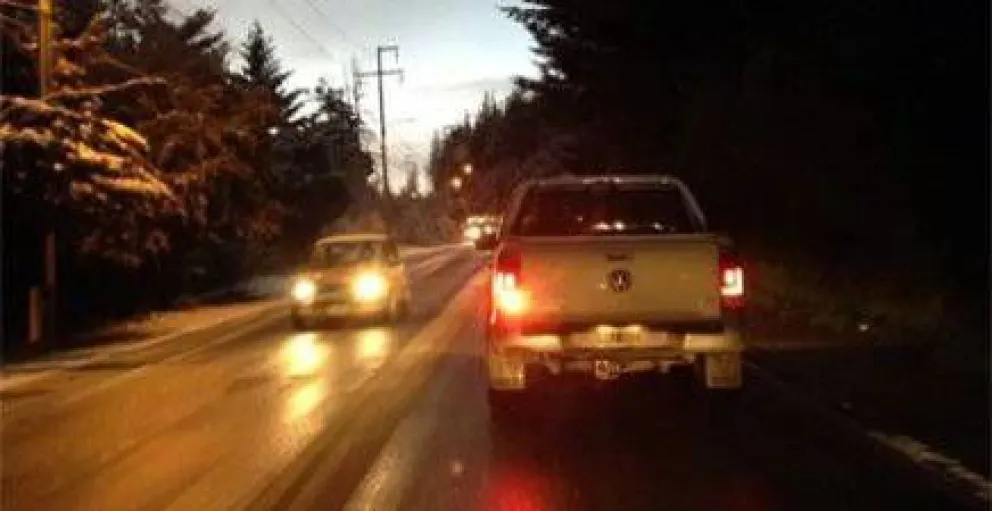 Piden precaución en rutas y avenidas por hielo