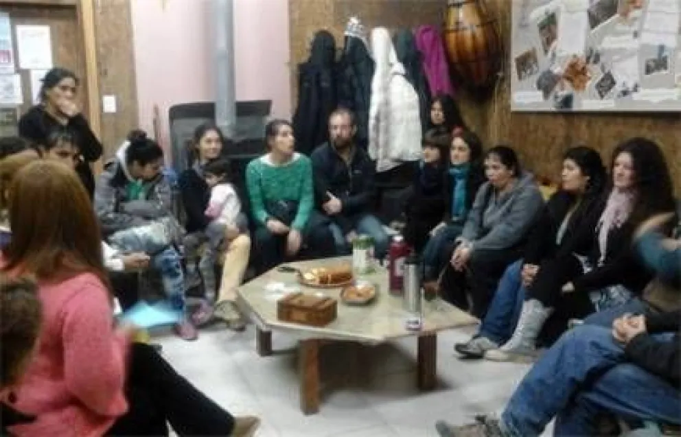 Disertan sobre violencia de género en Villa Los Coihues