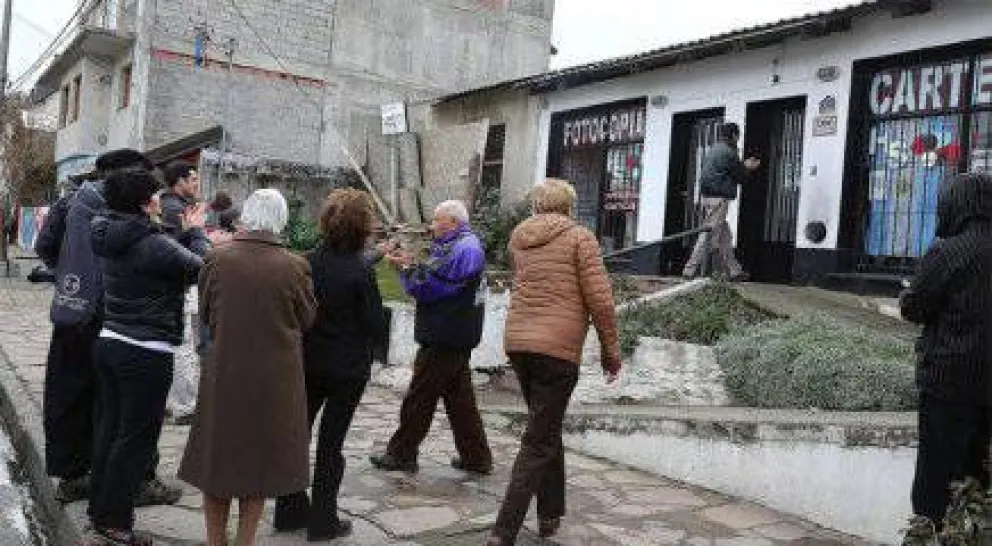 Protesta de vecinos por instalación de otra antena en pleno centro